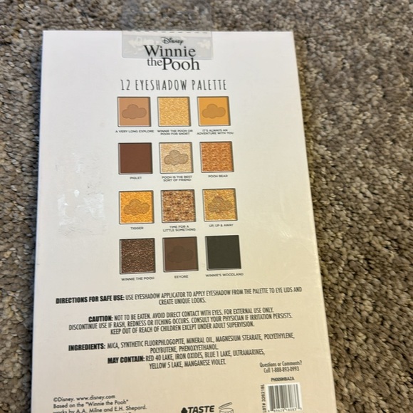 Disney Winnie the Pooh Eye Shadow Pallet - Picture 3 of 3